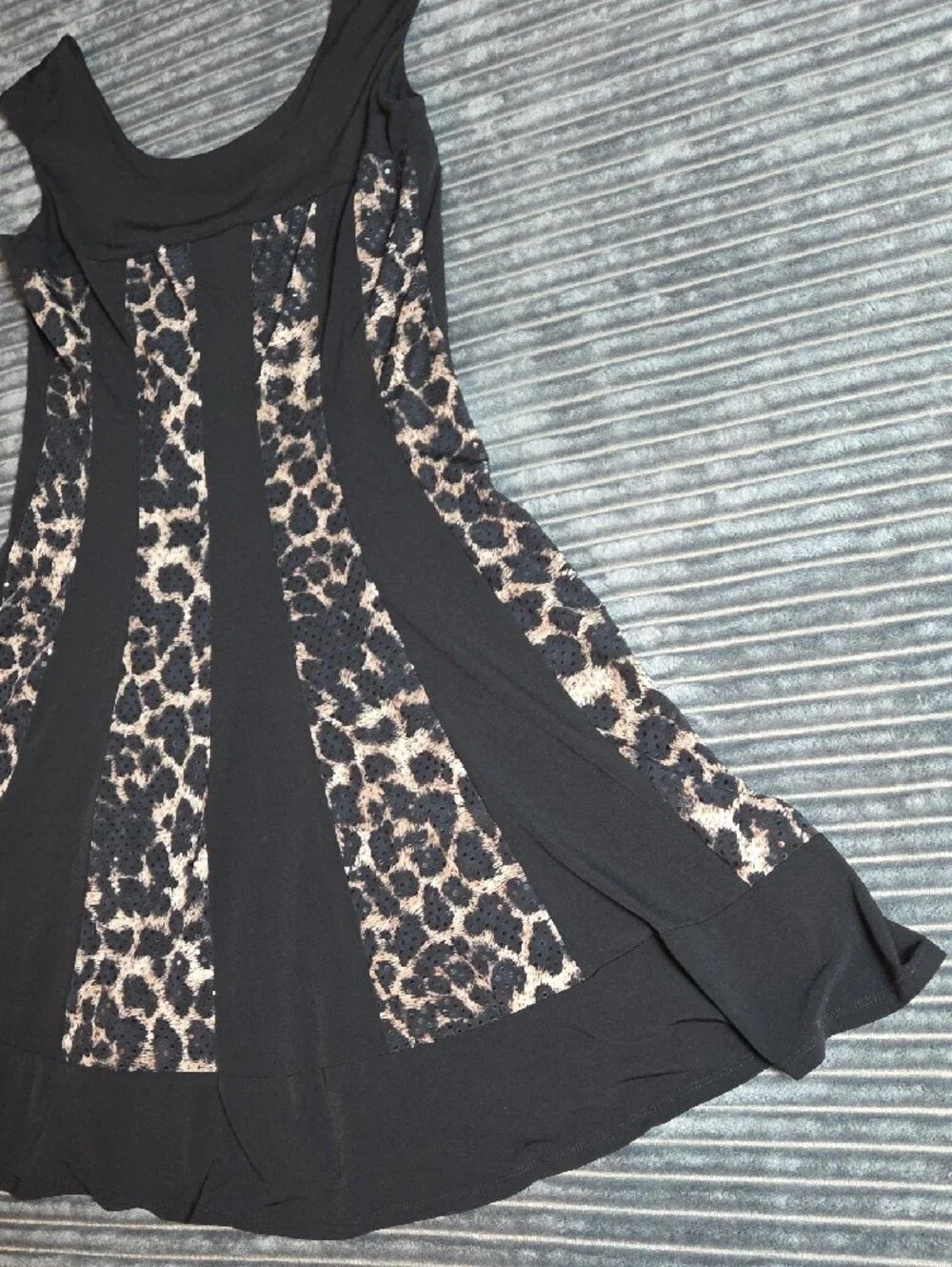 connected apparel Black Dress with Leopard-Print Beige Panels